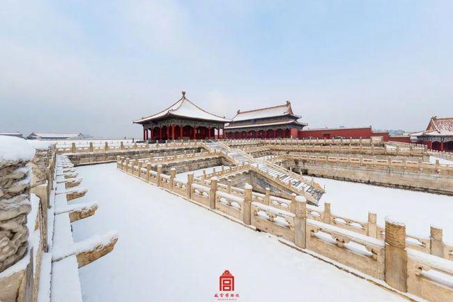 一场故宫雪,梦回紫禁城（北京初雪故宫变回紫禁城 白雪与红墙交相辉映）