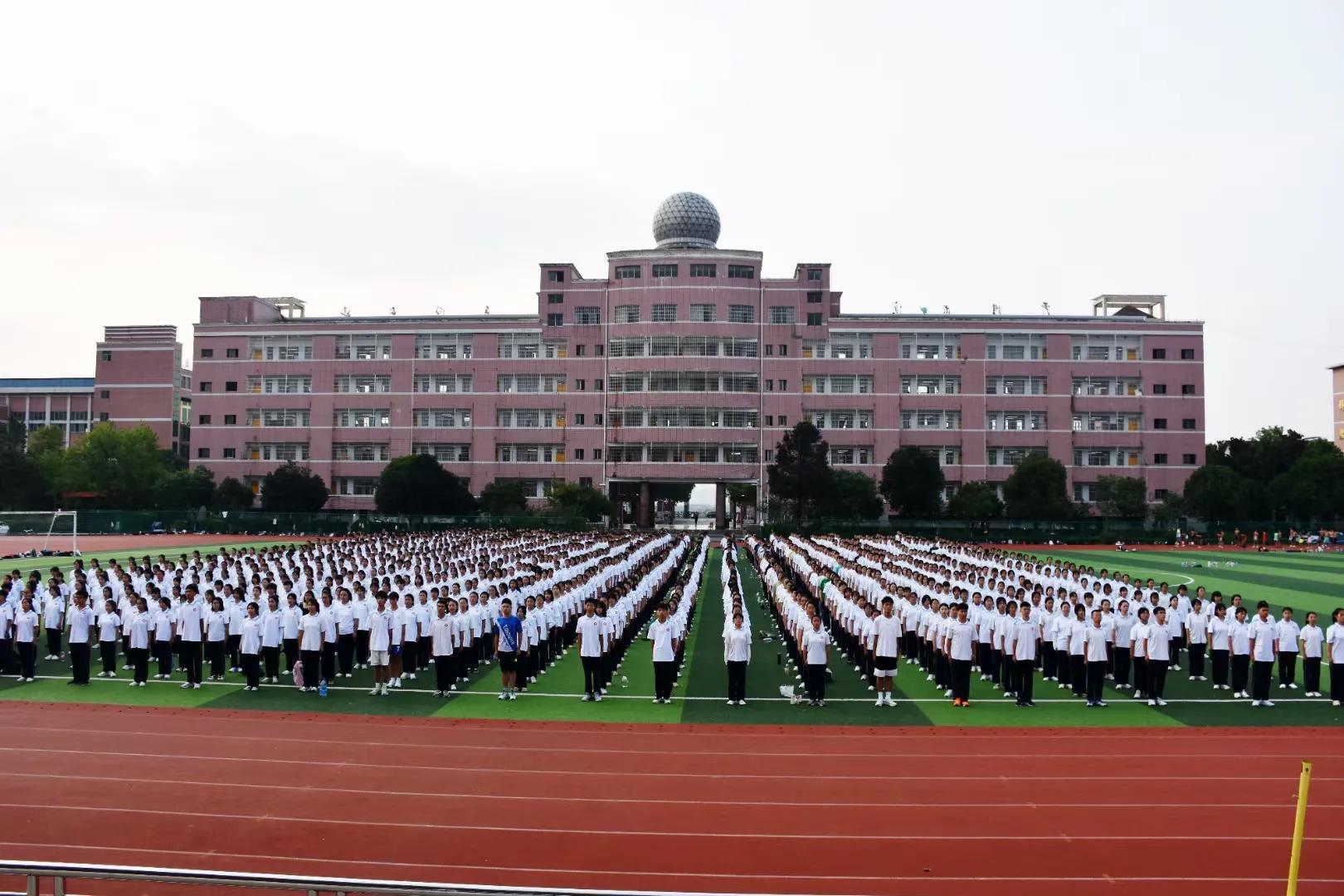 沁园春·军训仿写（沁园春军训自创）