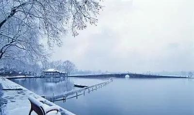 张岱《湖心亭看雪》原文及译文（张岱湖心亭看雪赏析）