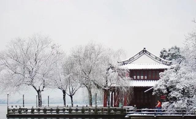 张岱《湖心亭看雪》原文及译文（张岱湖心亭看雪赏析）