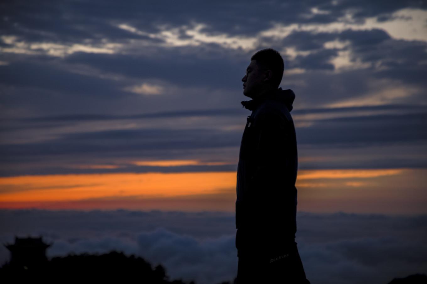 落日晚霞云海，是黄山旅行可遇不可求的美景，如梦似幻的人间仙境