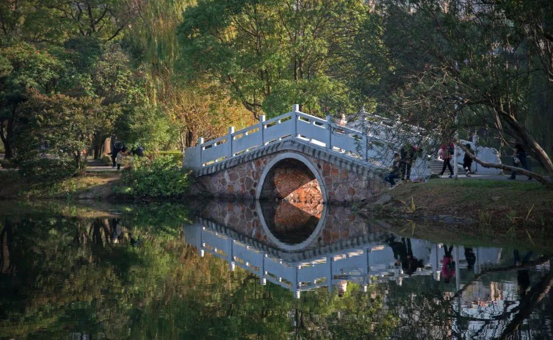 感叹生死的句子适合发朋友圈（有哪些关于生死的诗句）