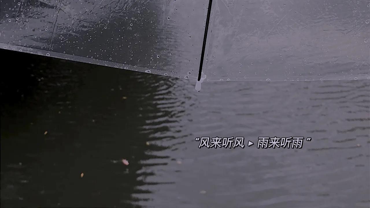 下雨时发的温柔文案（适合下雨天发的文案(文艺)）