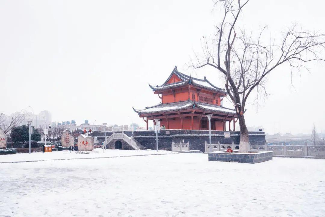 下冬雪的诗词（关于下雪了的诗）