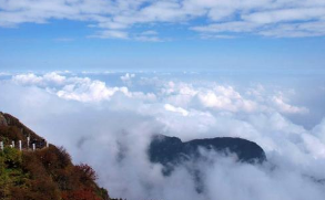 七律登峨眉山感怀（关于写峨眉山的诗）