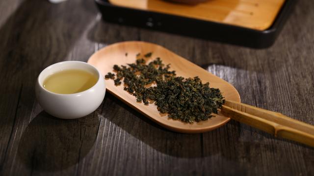 一个人静心品茶的句子（一个人静心泡茶喝的说说）