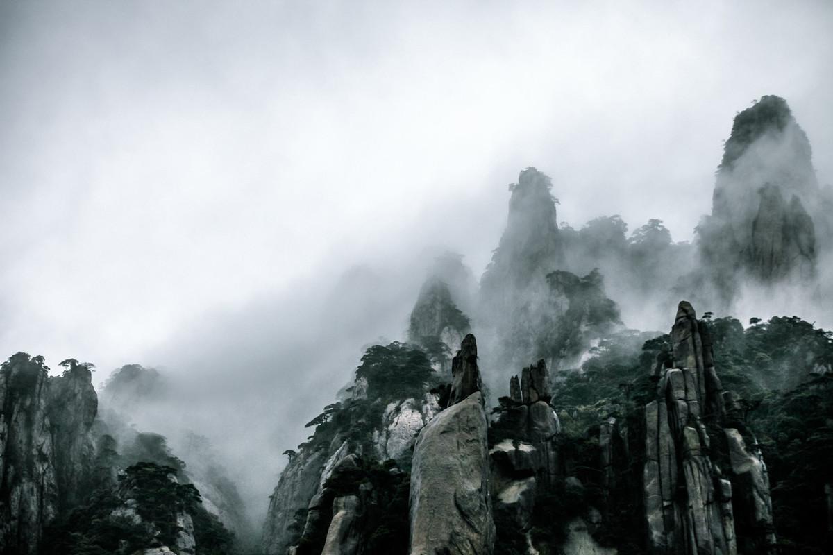 写雨最美的诗（描写雨的唯美诗词十首）