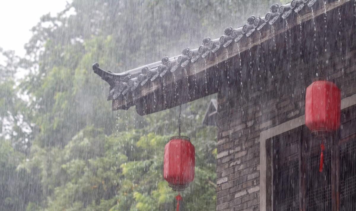 ​暑夏白雨美诗文八则，李白浪漫，苏轼豪放，杨万里大气喜雨