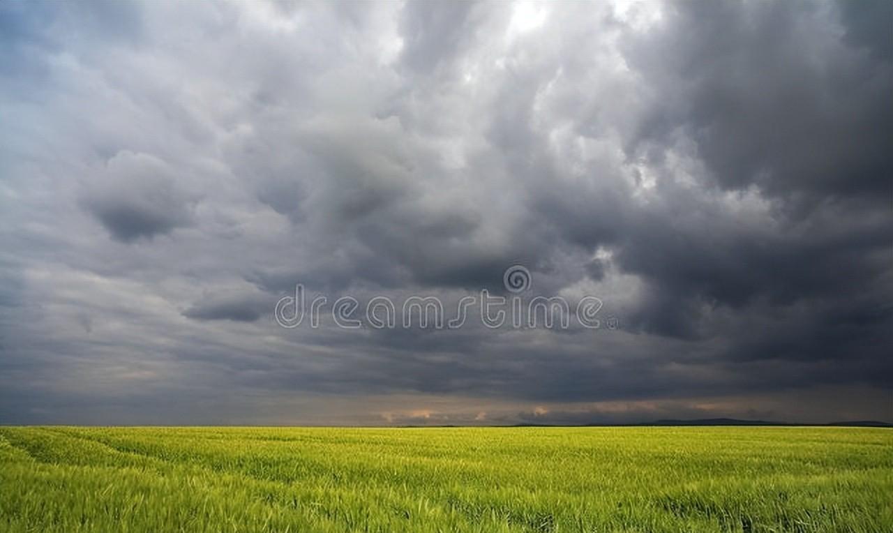 ​暑夏白雨美诗文八则，李白浪漫，苏轼豪放，杨万里大气喜雨