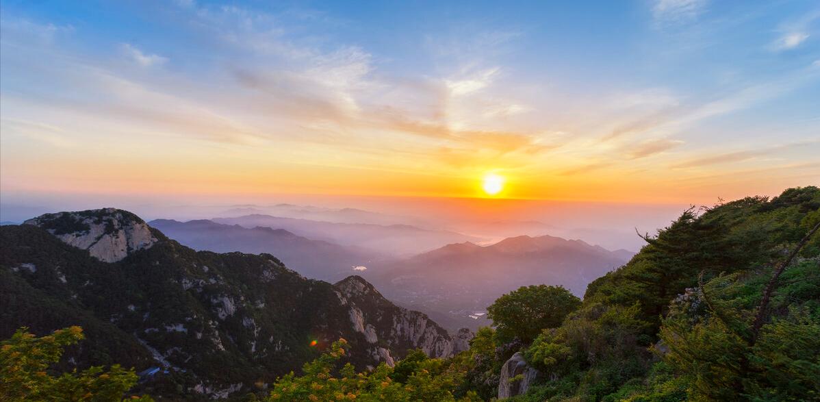 泰山不让土壤故能成其大能体现的哲学道理（泰山不让土壤故能成其大出自与意思）