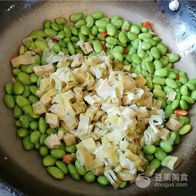 扁尖炒毛豆做法（扁尖烧毛豆怎么炒好吃 ）