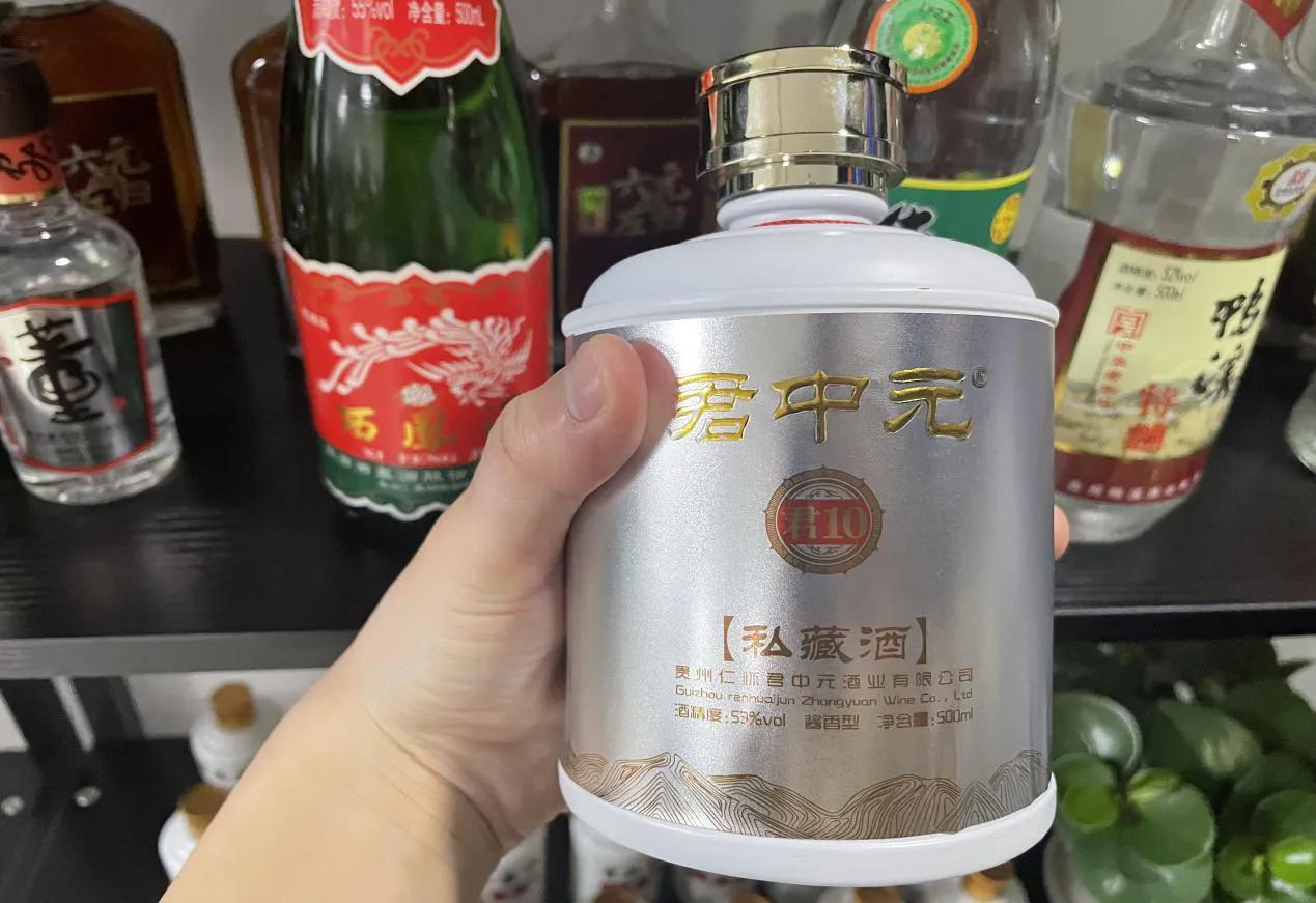 选白酒，一旦瓶身上有“2记号”，不管牌子再大，都是酒精勾兑酒