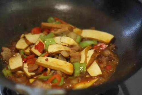 豆干炒肉片的家常做法窍门（家常豆干炒肉的做法）