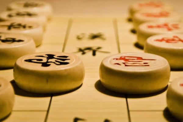 象棋棋盘中间为什么是楚河汉界（象棋棋盘上的楚河汉界的由来）