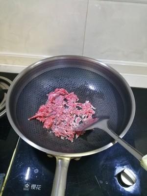 葱爆炒牛肉丝的做法（葱爆牛肉怎么炒好吃又嫩）