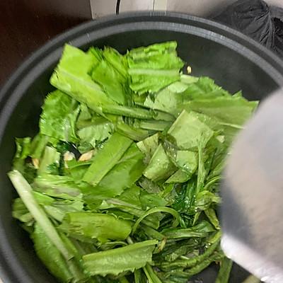 清炒油麦菜怎么炒好吃（家常清炒油麦菜的做法）