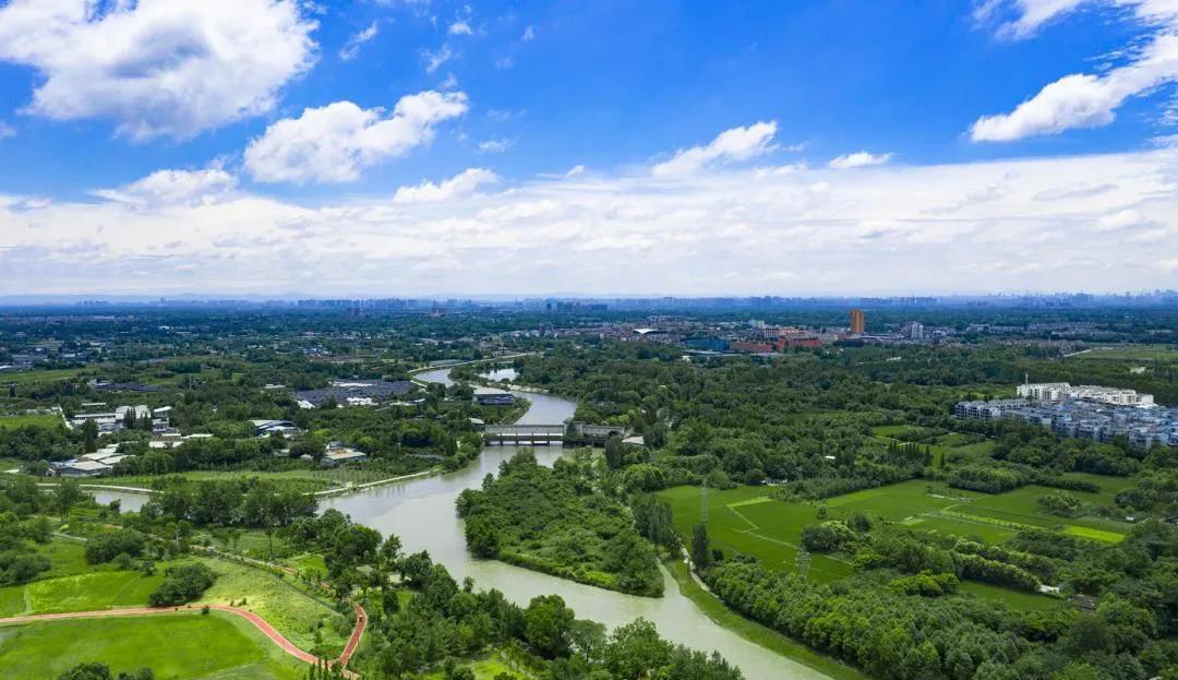 从郫县到郫都区，这里是成都的上风上水之地，是著名的豆瓣之乡