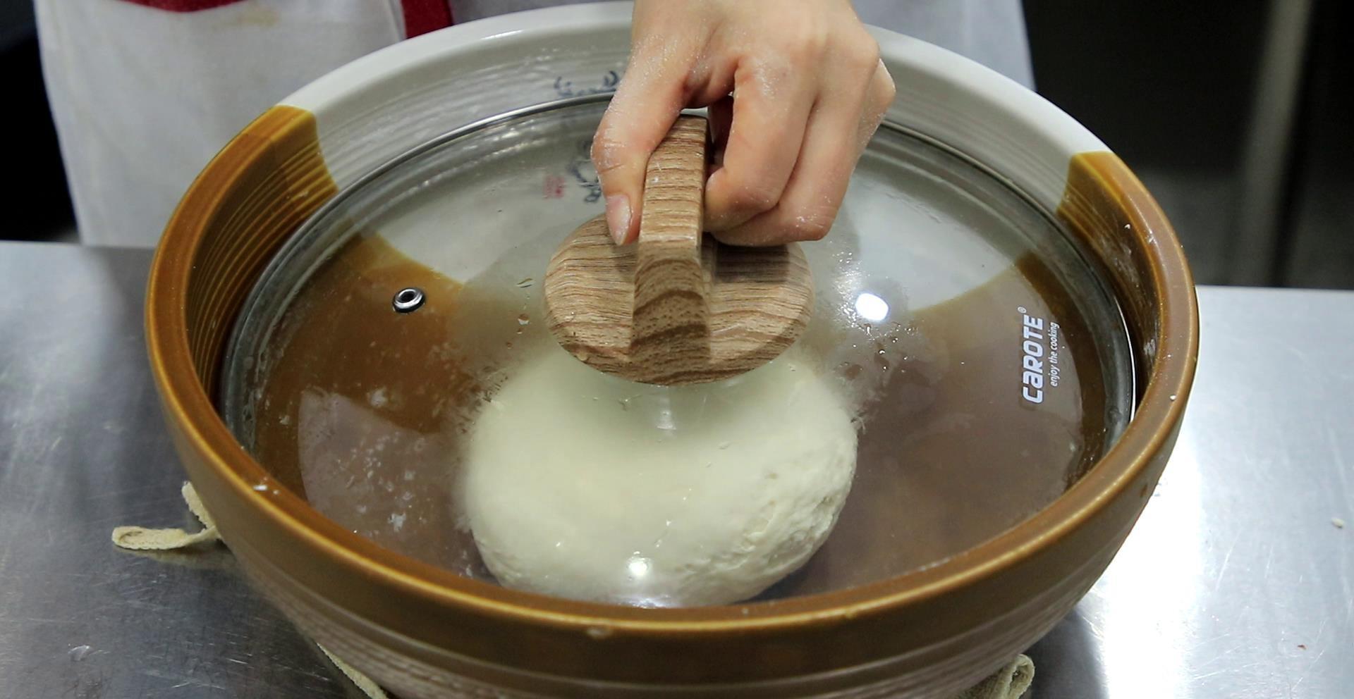 葱花饼怎样做又酥又软（葱花饼的简单做法）