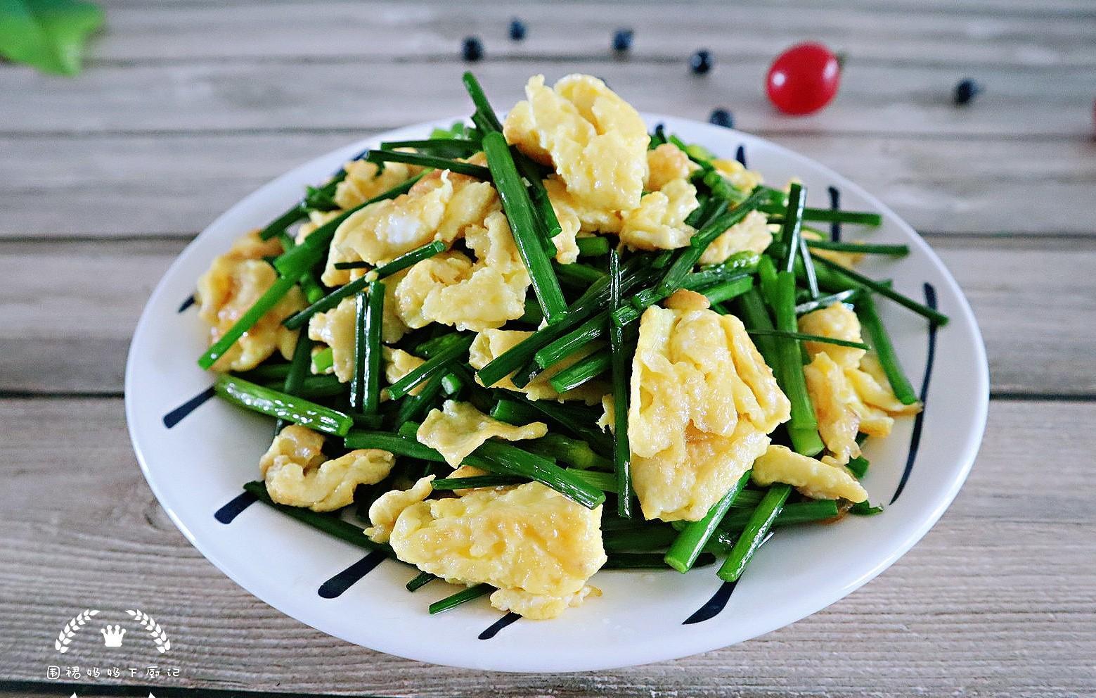 韭菜苔炒鸡蛋怎么炒好吃（韭菜苔炒鸡蛋的做法）