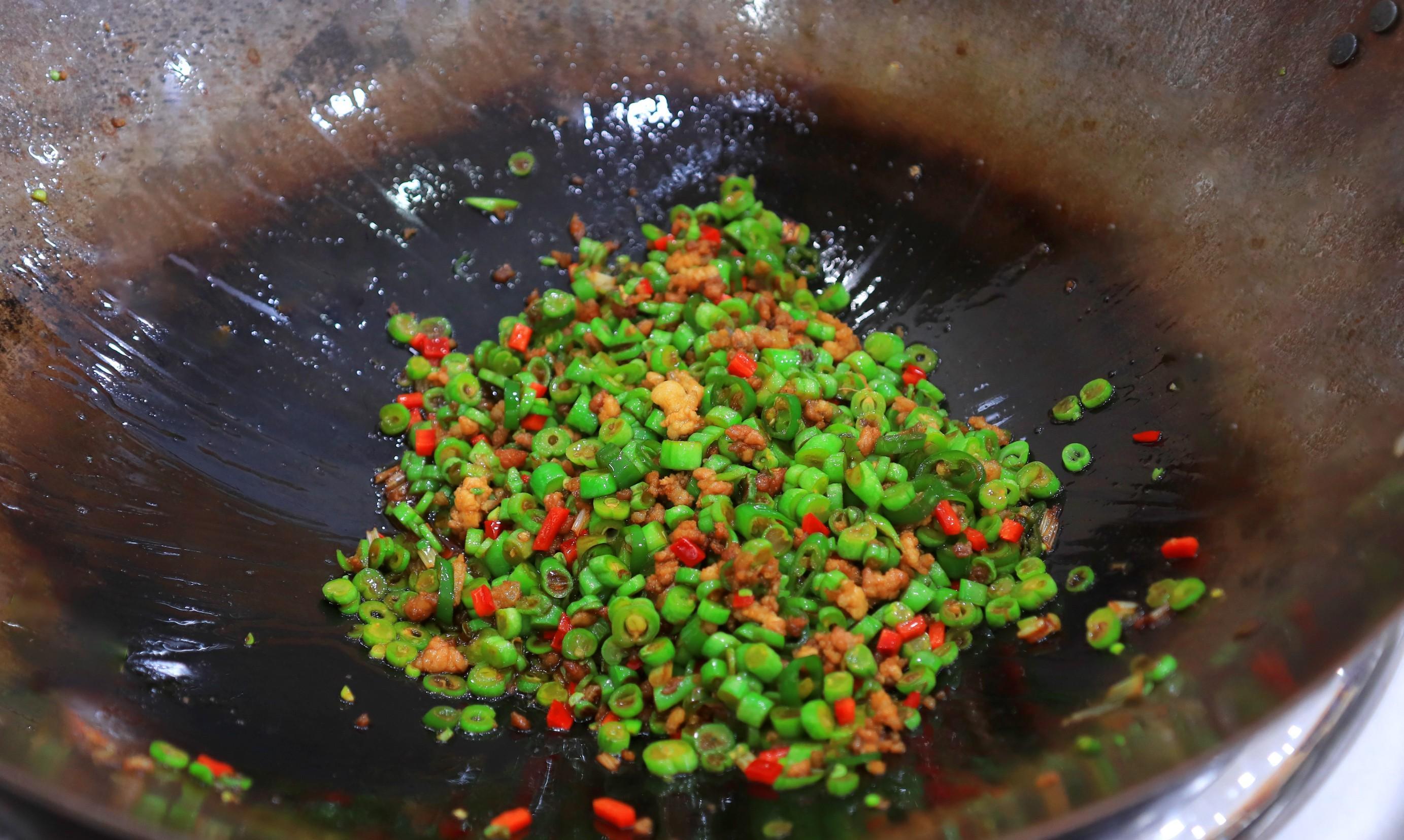 肉末龙豆的做法窍门（龙豆抄肉怎么做好吃）