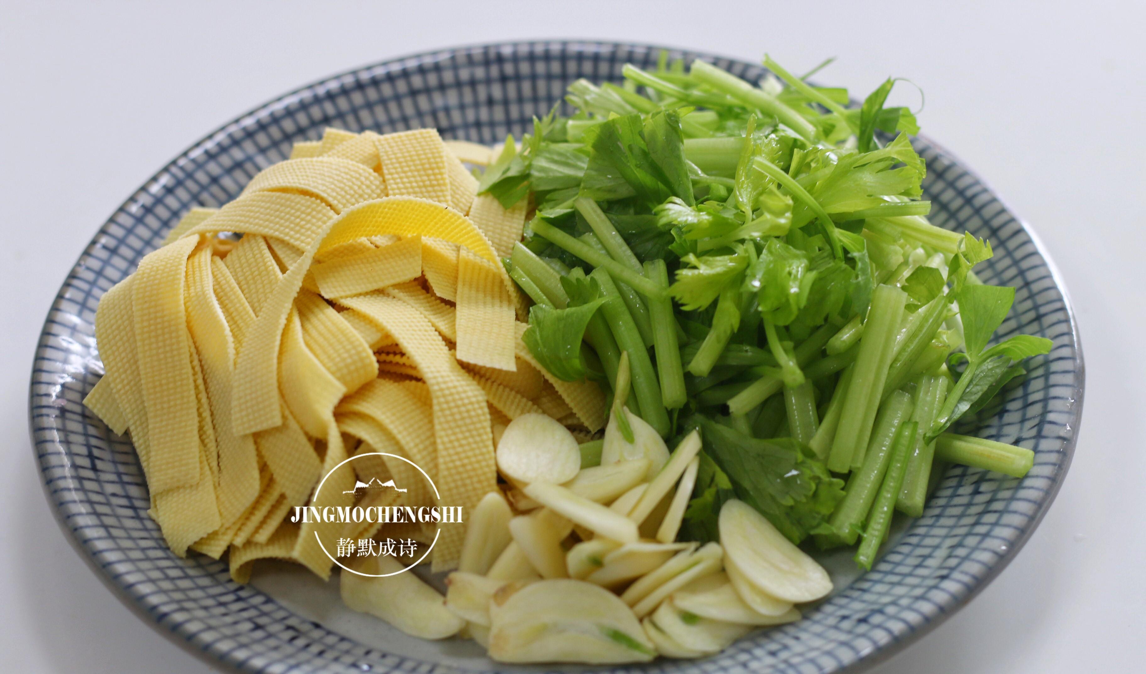 炒豆腐皮怎么做好吃又简单（炒豆腐皮的制作方法）