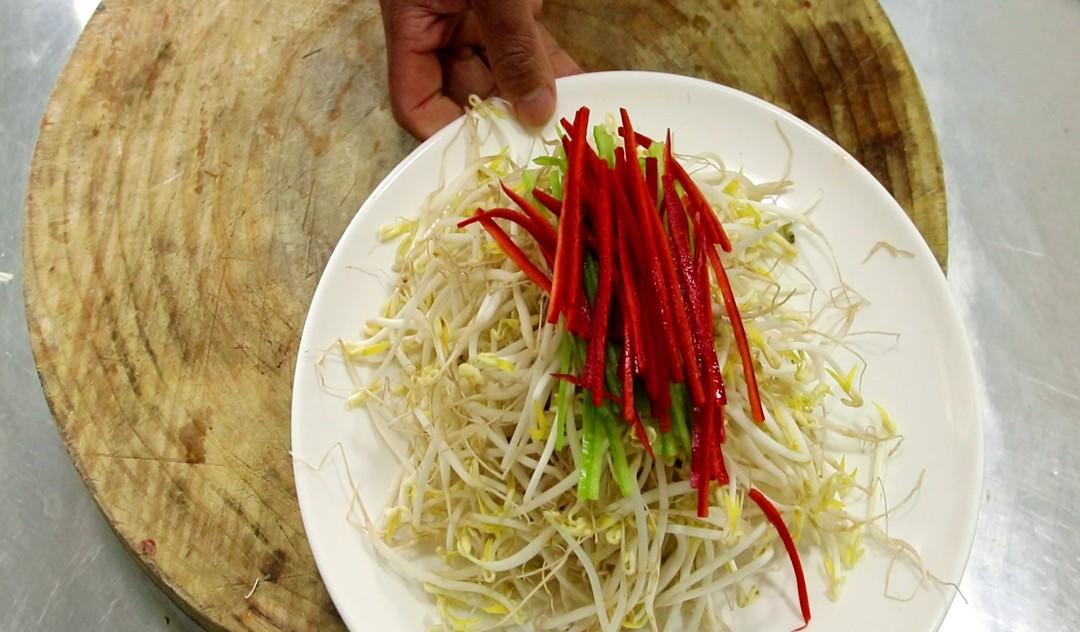 绿豆芽炒饼丝怎么炒好吃（绿豆芽炒饼丝的做法）