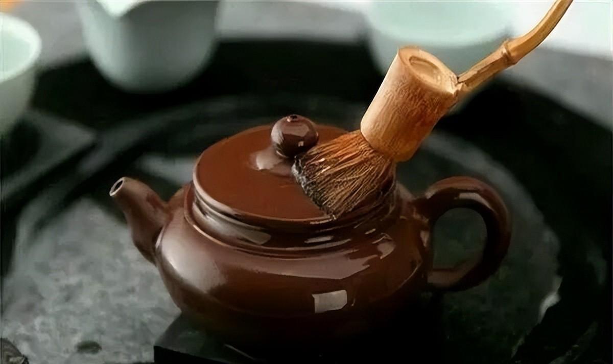 茶杯里面的茶垢怎么清理（茶杯里的茶垢需要去除吗）