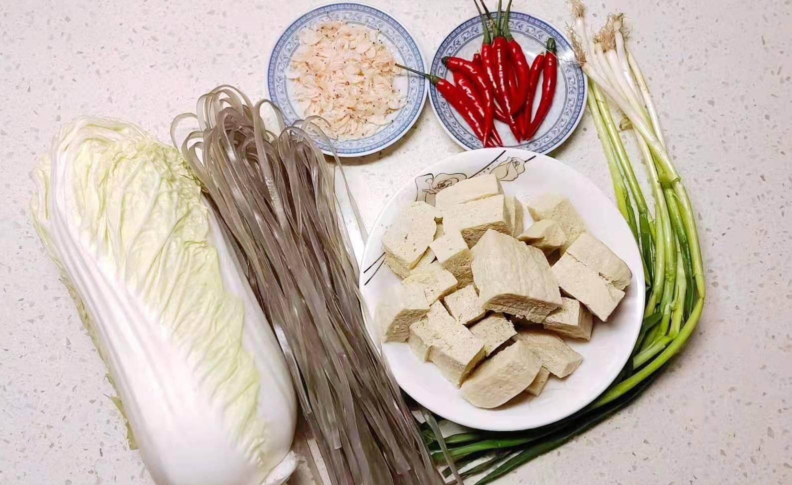 白菜豆腐炖宽粉的做法（怎样做白菜豆腐炖粉条好吃）