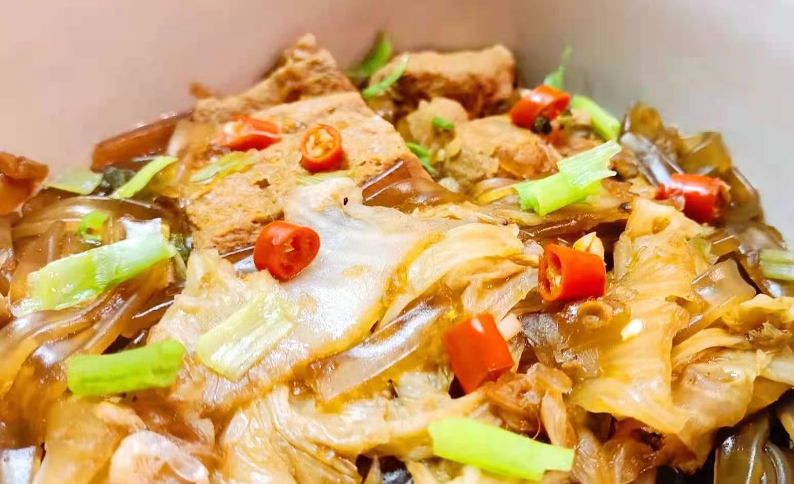 白菜豆腐炖宽粉的做法（怎样做白菜豆腐炖粉条好吃）