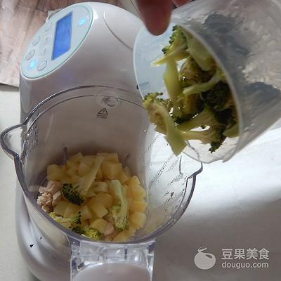 宝宝辅食西兰花泥的做法（西兰花鸡蛋泥怎么做）