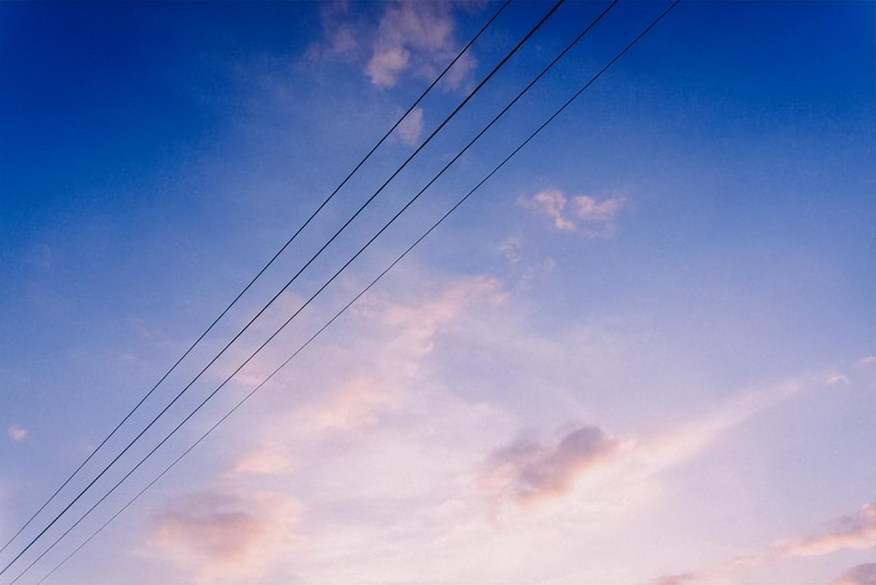 天空唯美文案句子（天空文案短句干净治愈）