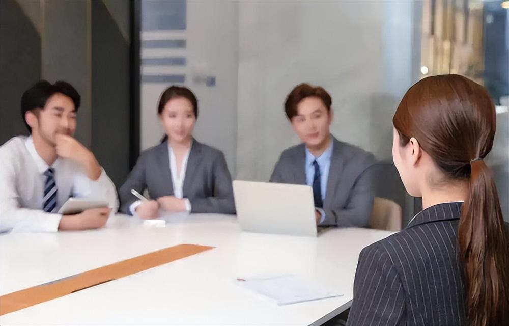 面试时的自我介绍示范范文（面试时候的自我介绍模板）