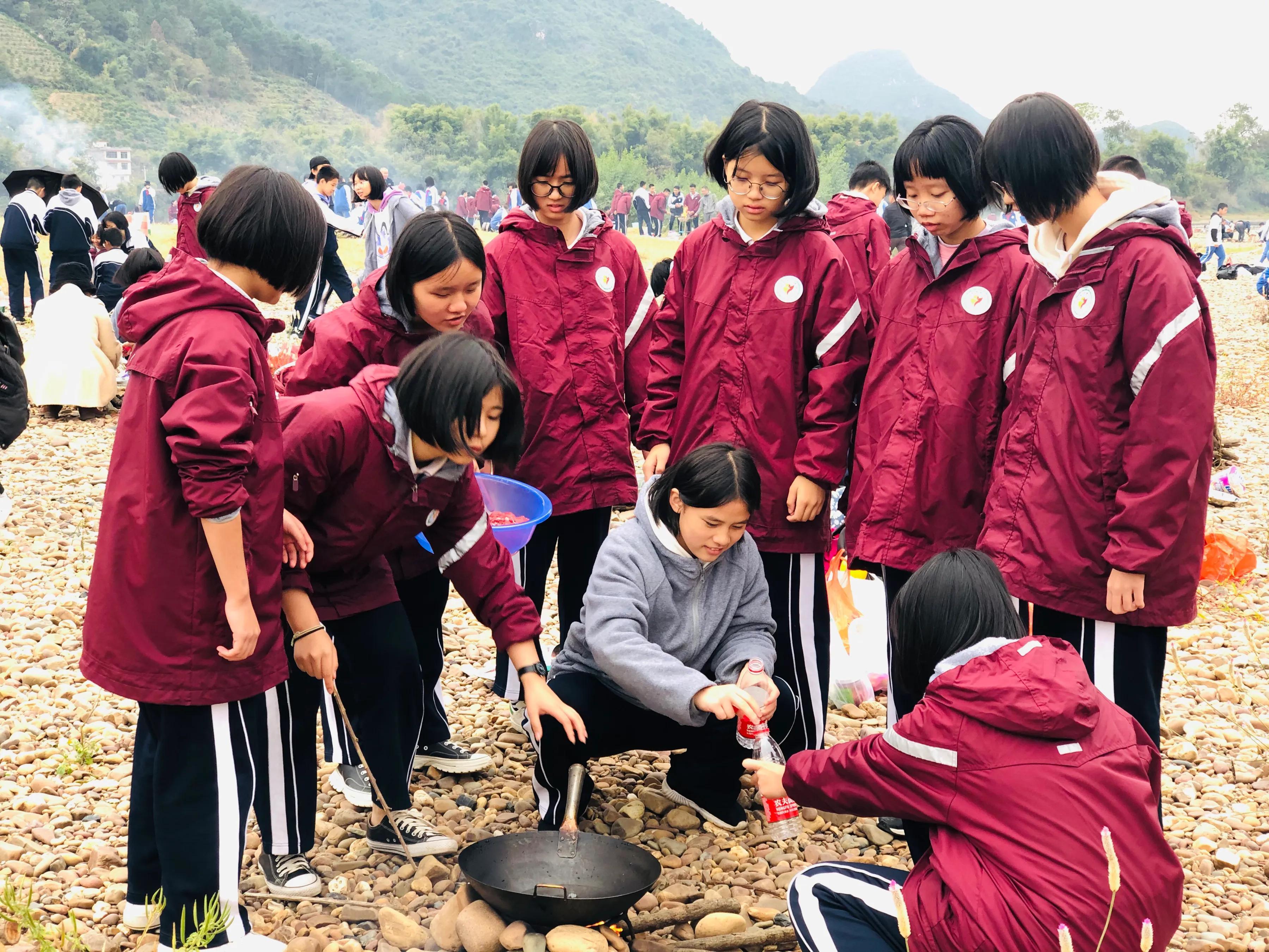 初中生优秀作文《野炊小趣闻》范文