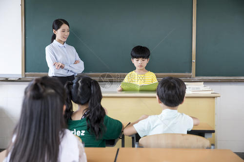 初中满分作文《你让我的心湖荡起涟漪》友谊万岁，风雨不退