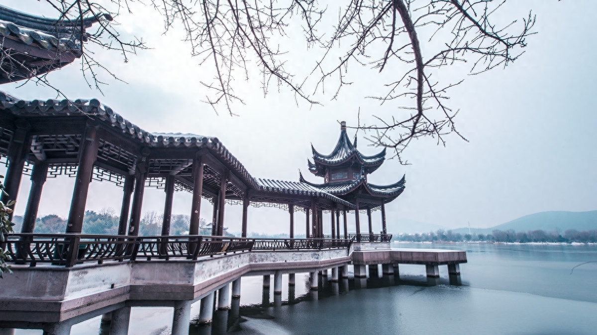 晶莹剔透的雪景诗歌