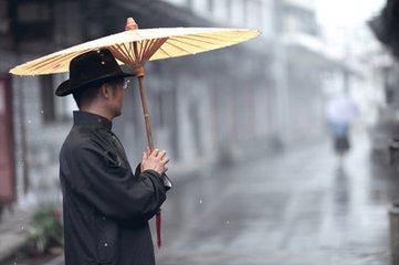 诗歌鉴赏戴望舒《雨巷》