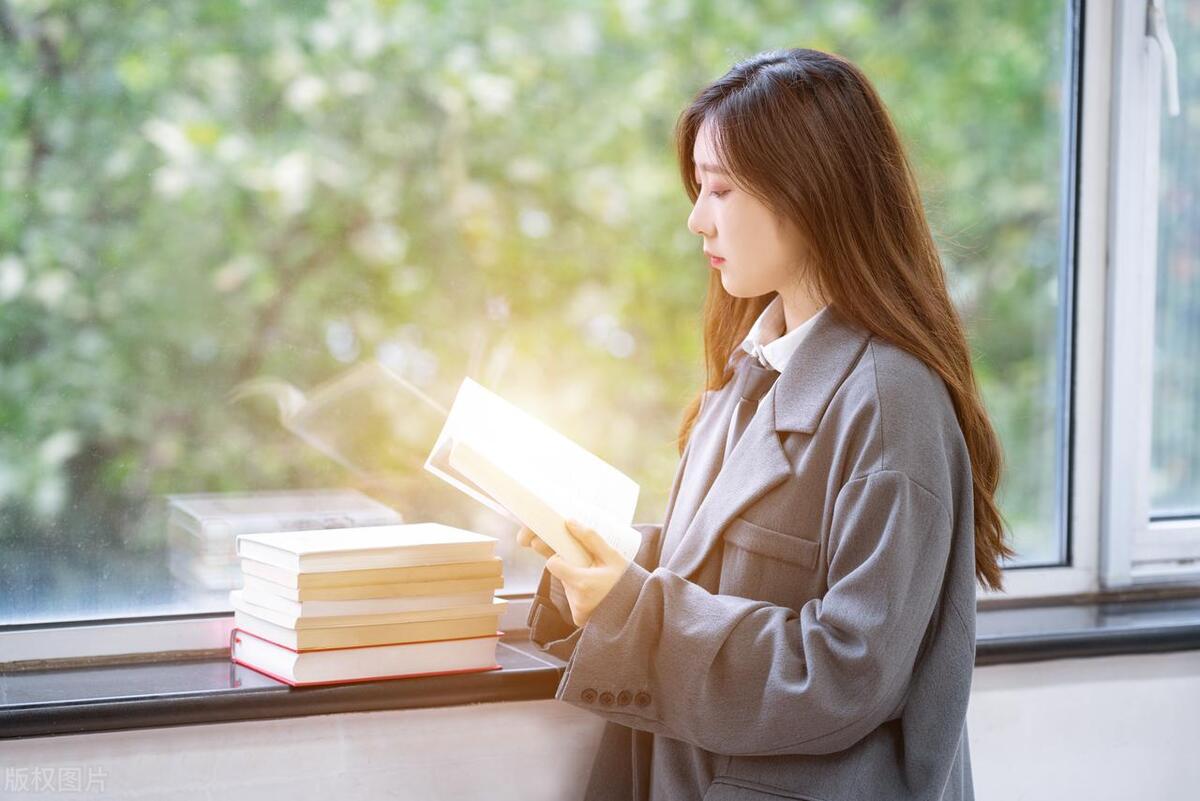 情感语录：人生风雨路，苦乐自己渡，学会做一个独立自主的女人