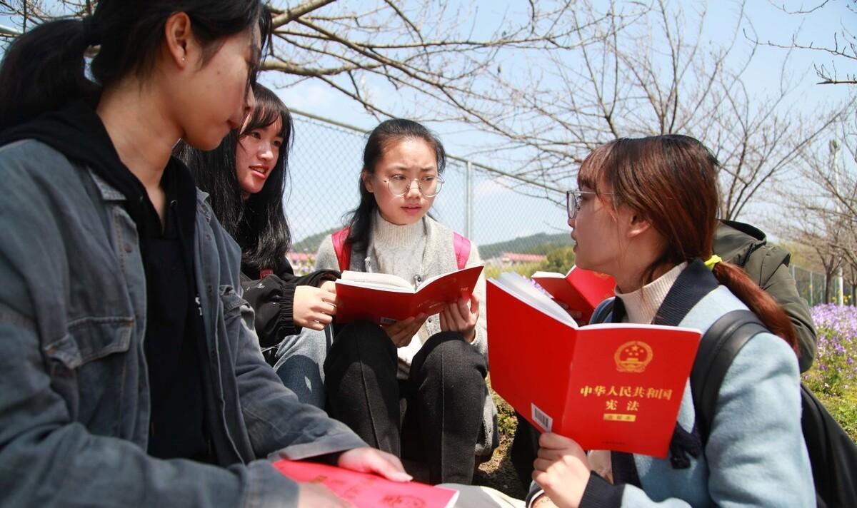 大学各个班干部职责