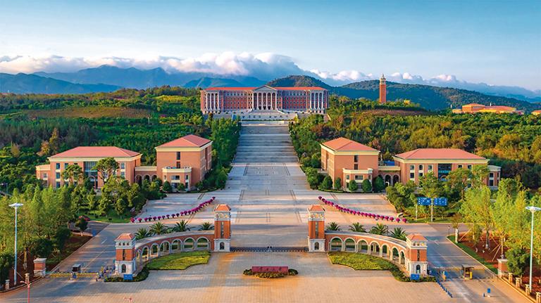 云南大学怎么旅游