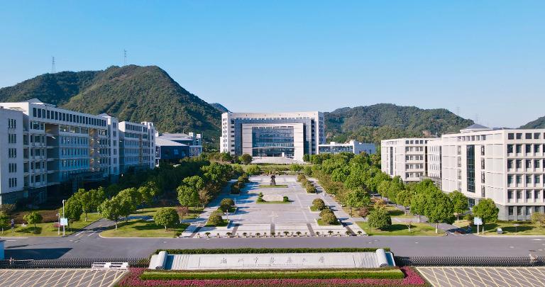 浙江医药大学哪个好