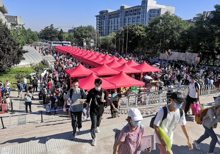 北京大学从哪个门进快