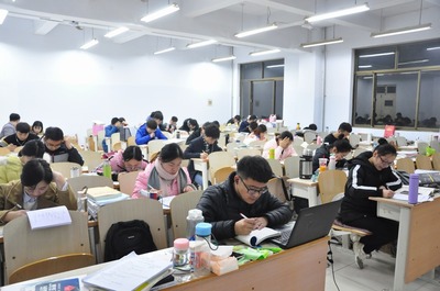 大学每天做什么