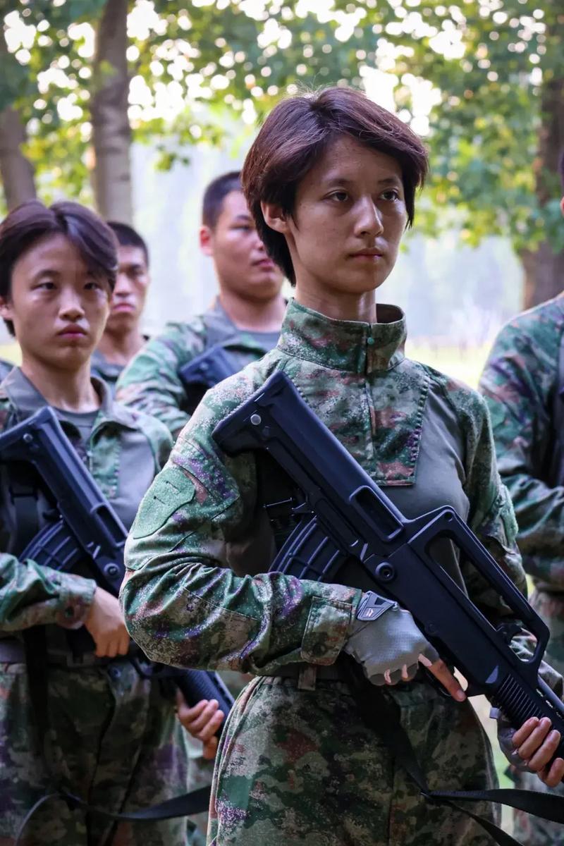 女兵当兵考军校考什么