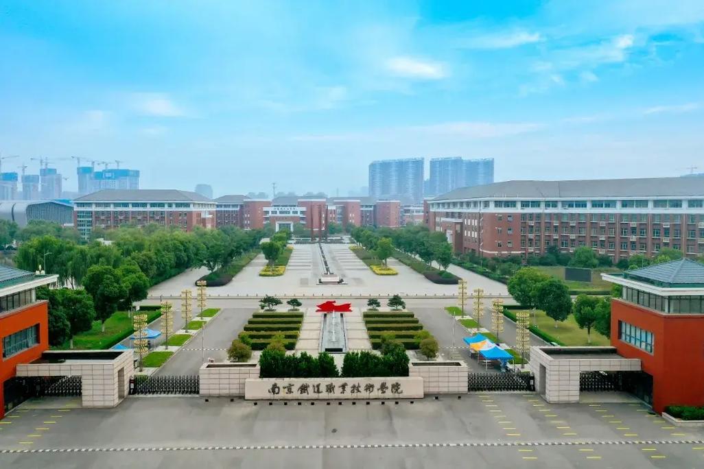 南铁附近有什么大学