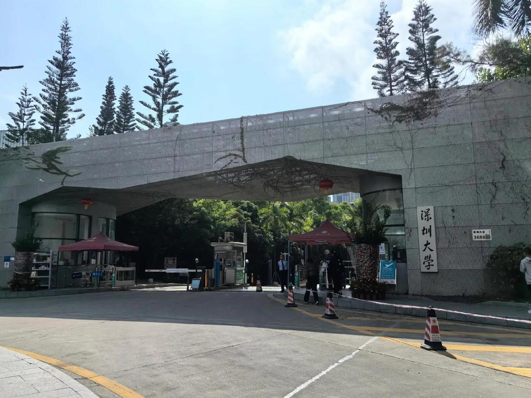 到深圳大学b座从哪个门进去近